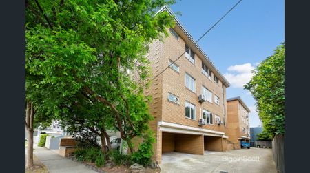 Stunning, Renovated, Secure Apartment In Perfect Location! - Photo 5