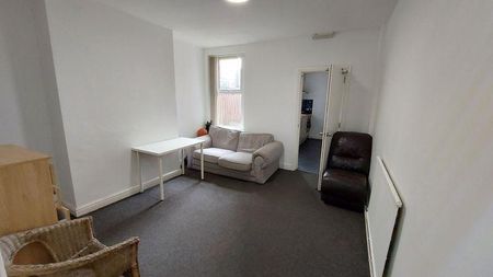 1 bedroom in a house share to rent - Photo 5