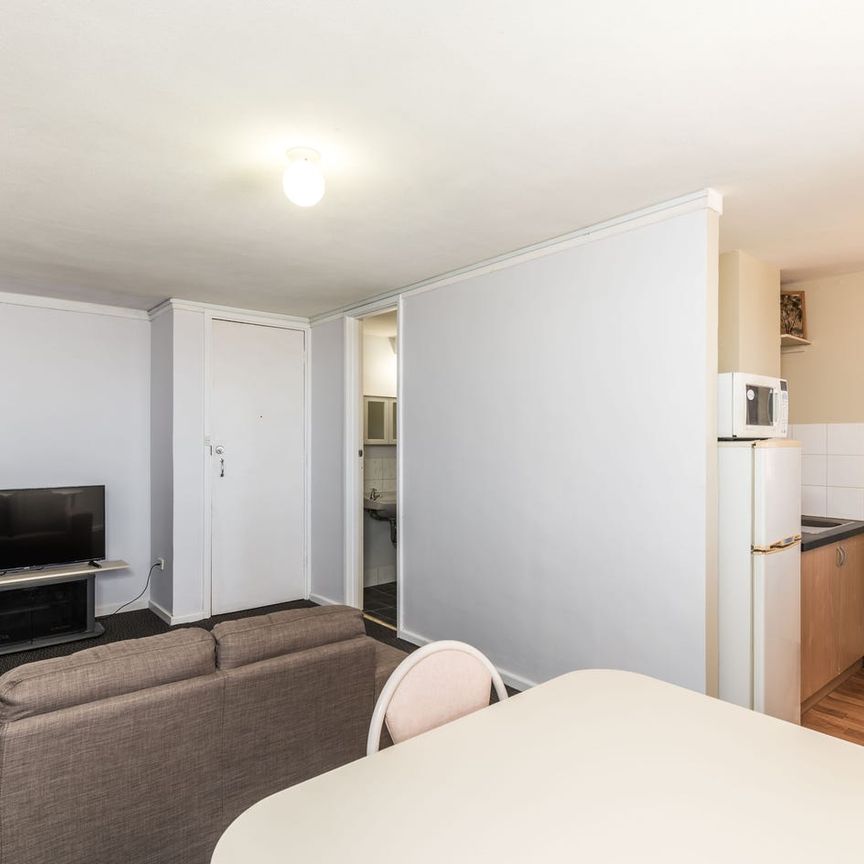 BEY APARTMENTS - SKY-HIGH LIVING WITH STUNNING PERTH VIEWS! - Photo 1