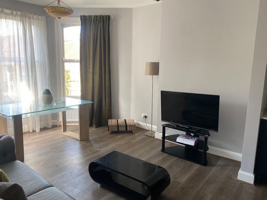 2 Bed Flat, Duckett Road, N4 - Photo 1