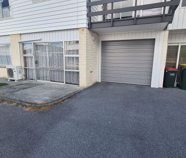 Chic 2BR Apartment in Hutt Central - Photo 2