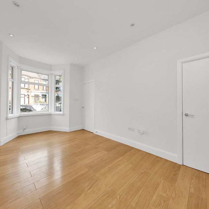 5 bedroom end of terrace house to rent - Photo 1