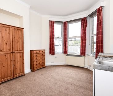Washington Road, South Woodford, E18, Property for rent - Photo 4
