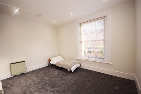 Sheen Road, RichmondProperty for lettings - Chasebuchanan - Photo 2