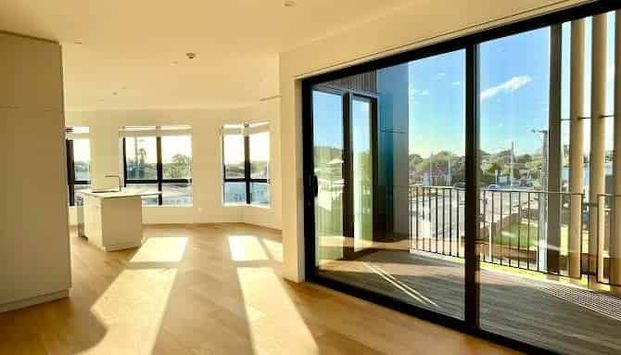 Modern 2 Bedroom Apartment with Premium Featur... - Photo 1