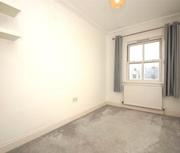 2 bed Upper Floor Flat for rent - Photo 4