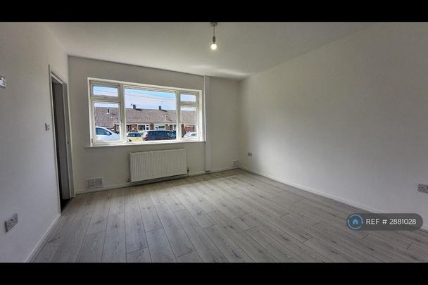 3 bedroom semi-detached house to rent - Photo 1