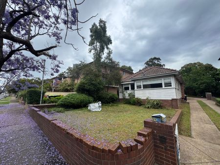 Family Home Offering Space, Comfort & Modern Living - Photo 2