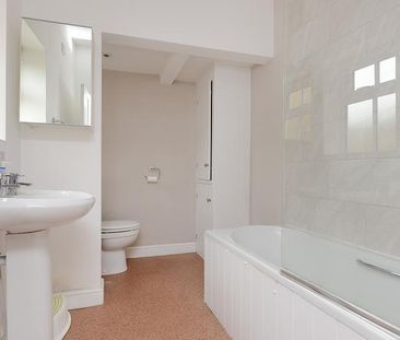 4 bedroom semi-detached house to rent - Photo 2