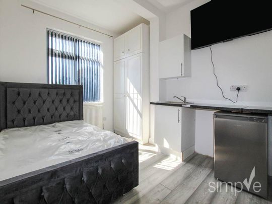 1 bedroom in a house share to rent - Photo 1