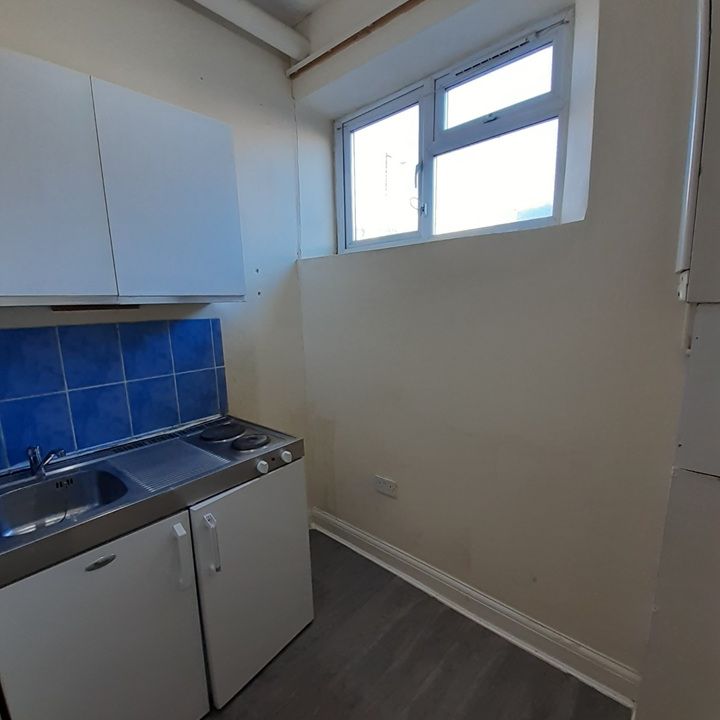 1 Bed Flat, Knightland Road, E5 - Photo 1