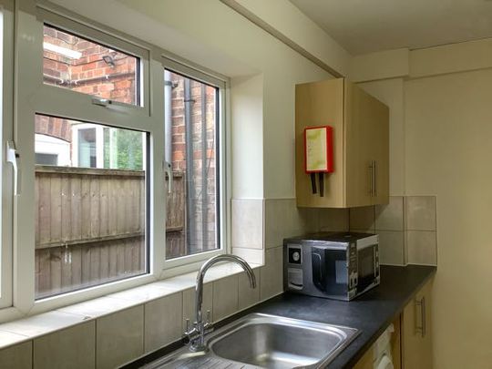 4 Bedroom Terraced To Rent in Nottingham - Photo 1