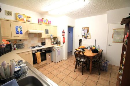 5 bedroom semi-detached house to rent - Photo 5