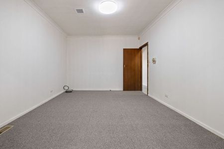 Cozy Two Bedroom Home - Photo 5