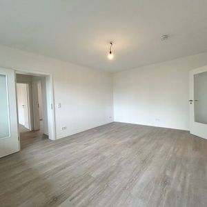 Moderne 3,5-Zimmer Erdgeschosswohnung - Foto 2
