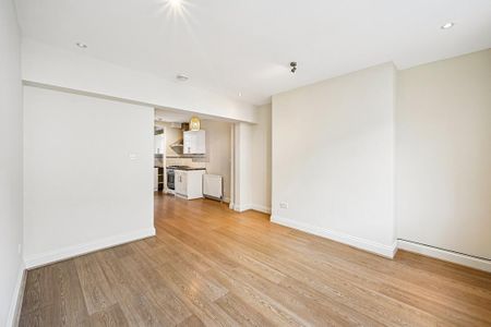 3 bedroom flat to rent - Photo 2