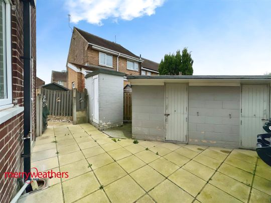 3 bed end of terrace house to rent in Robinets Road, Rotherham, S61 - Photo 1