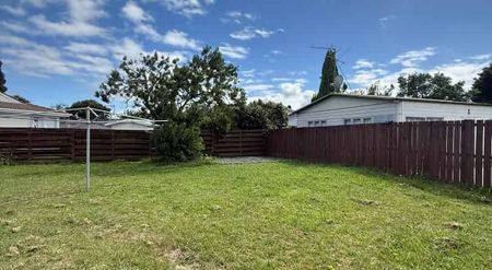 Sunny 3 Bedroom Home in Prime Papakura Location - Photo 5