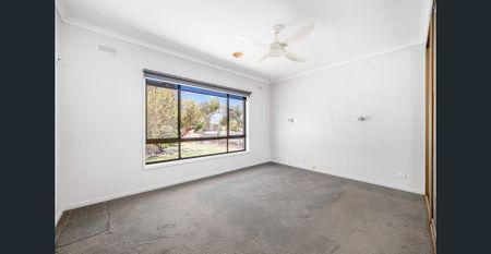 Fresh, Comfortable Living in a Quiet - Photo 5