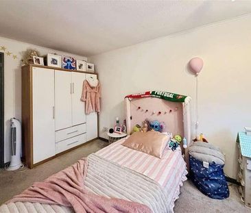 Farnham Gardens, Raynes, SW20 - Photo 4