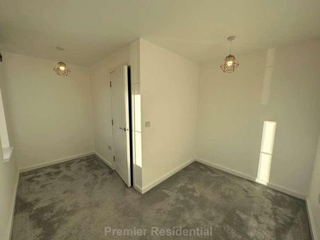 Kersal Wood Avenue, Salford, M7 - Photo 4