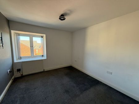 2 bed Apartment - To Let - Photo 4