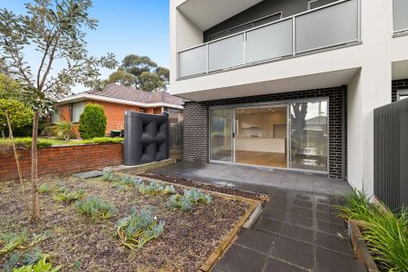 STYLISH & CONVENIENT TOWNHOUSE! - Photo 5