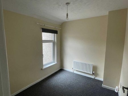 89 Circular Road, Larne, BT40 3AQ - Photo 3
