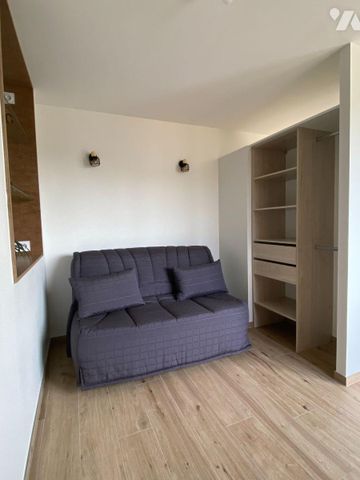 Studio meublé de 21 m2, idéalement situé en centre-ville de La Gacilly , à proximité immédiate... - Photo 3