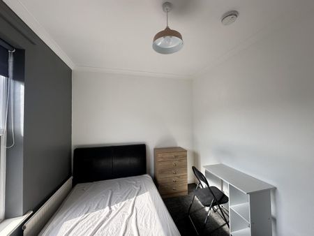 4 bedroom terraced house to rent - Photo 3