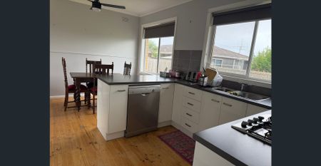 Neat, Comfortable Living with Fantastic Shedding - Photo 3