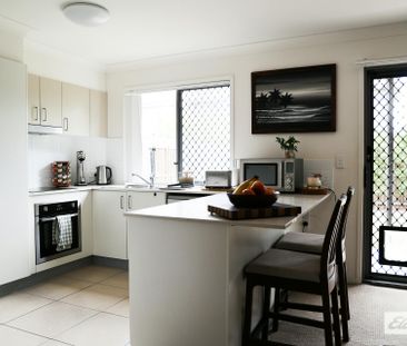 Comfortable Modern Townhouse - Photo 5