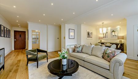 Newly refurbished three-bedroom, two-bathroom apartment, located in St John's Wood, London NW8 - Photo 2