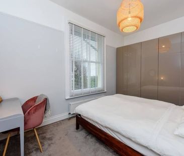 1 Bed Flat, Sackville Gardens, BN3 - Photo 2