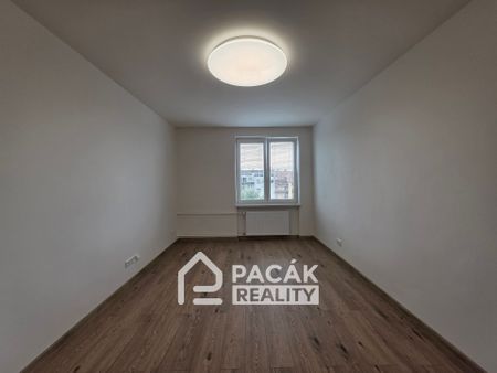 Pronájem nadstandardního bytu 3+1 se dvěma balkony a klimatizací v Prostějově - Photo 2