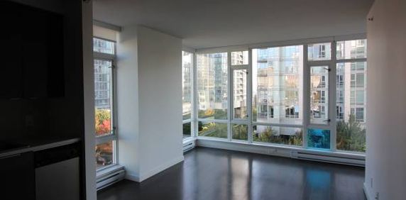 Beautiful 1 Bed, 1 Bath, Den, Balcony, Parking, In-Suite Laundry! - Photo 2