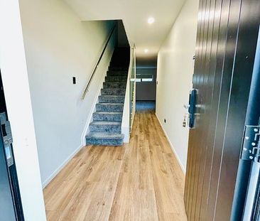 3 Bed Townhouse in Favona 2min to Motorway! - Photo 6