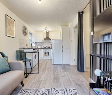 Studio to rent - Photo 5