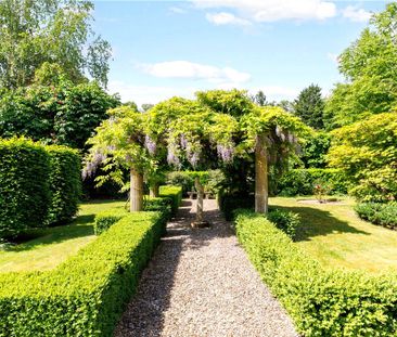 Impressive family house in an idyllic edge of village location with landscaped gardens, set in c2.44 acres. - Photo 6