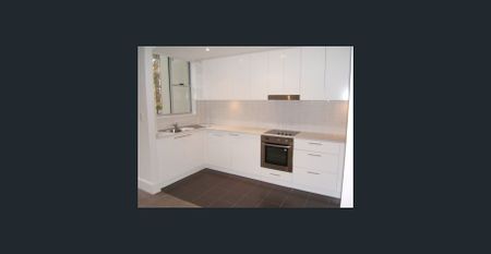 SPACIOUS, SUN-DRENCHED, 1 BEDROOM APARTMENT CLOSE TO FOX STUDIO. - Photo 5