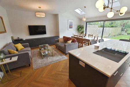 4 bedroom semi-detached house to rent - Photo 3