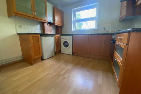 Broadwater Crescent - Photo 2