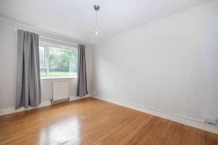 3 bedroom apartment to rent - Photo 4