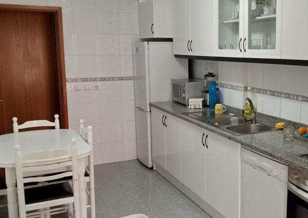 Quarto junto ao shopping Mira Maia