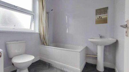 Carlyle Road, Manor, E12 - Photo 2