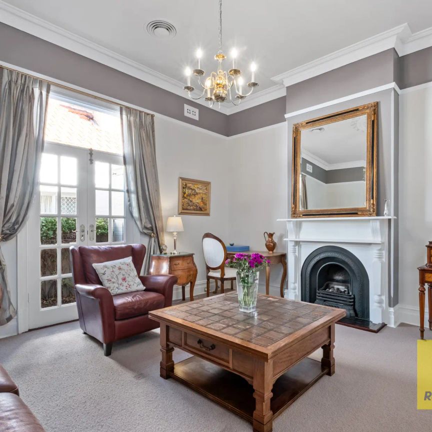 Sophisticated, Luxurious & Charming Family Home - Photo 1