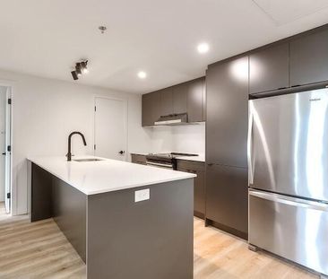 2350 Saint-Patrick, Montréal, QC - Photo 2