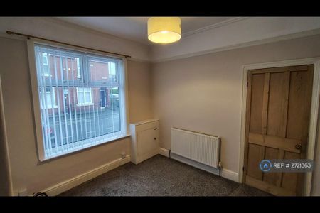 2 bedroom terraced house to rent - Photo 3