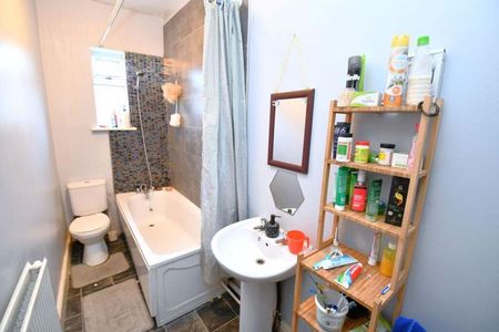2 bedroom terraced house to rent - Photo 2