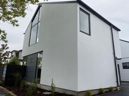 Modern 2-Bedroom Townhouse with Garage - Photo 3